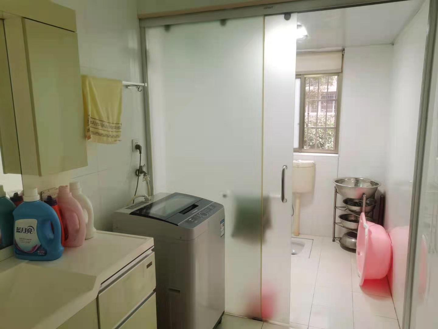 馨家苑小区  3室2厅2卫    54.8万 馨家苑小区  3室2厅2卫    54.8万卫生间