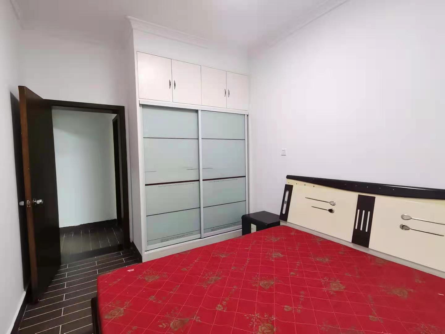 金富小区 3室2厅2卫 1600.0元/月 金富小区 3室2厅2卫 1600.0元/月室内图