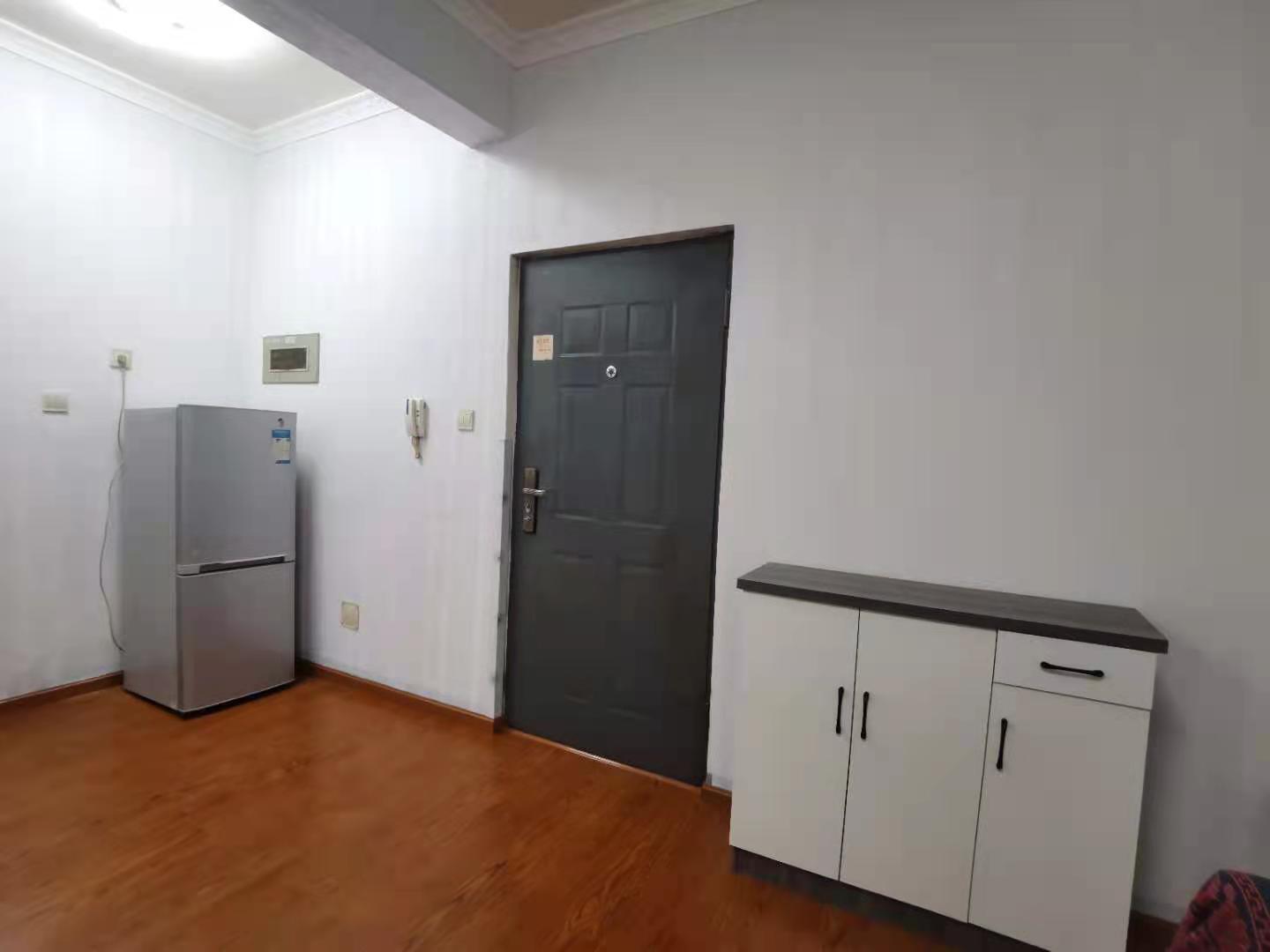 南湖锦苑 1室1厅1卫 1500.0元/月 南湖锦苑 1室1厅1卫 1500.0元/月室内图