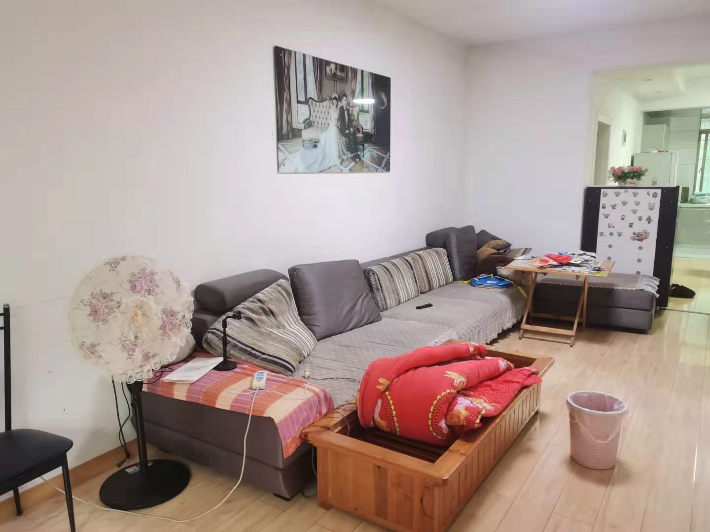 馨家苑小区  3室2厅2卫    54.8万 馨家苑小区  3室2厅2卫    54.8万客厅