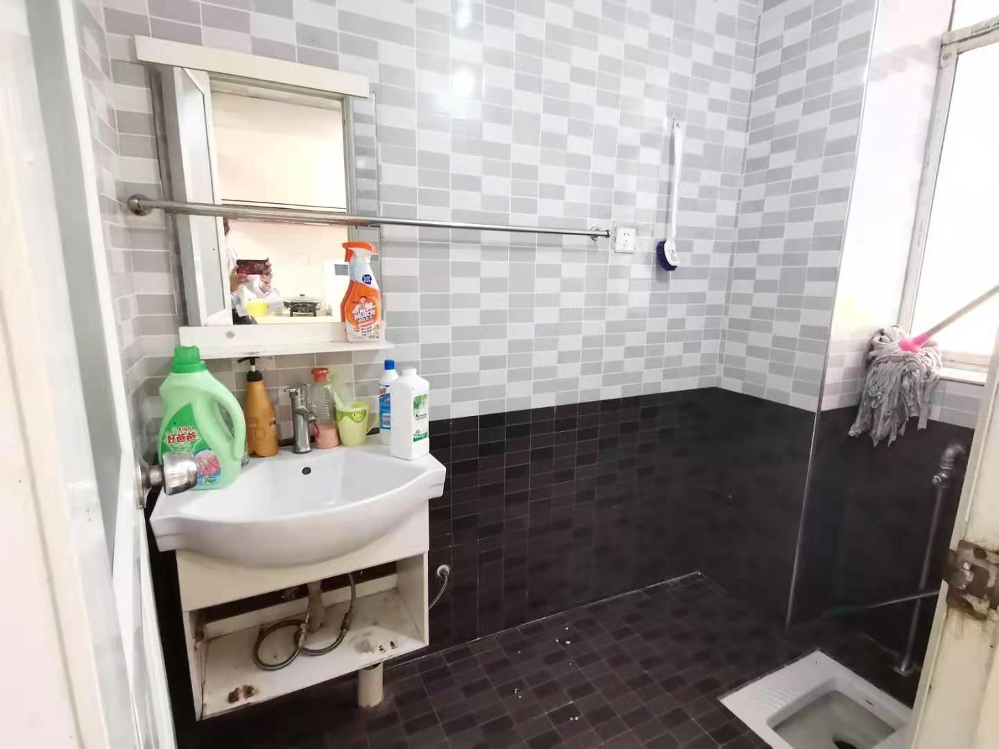 金富小区 3室2厅2卫 1600.0元/月 金富小区 3室2厅2卫 1600.0元/月室内图