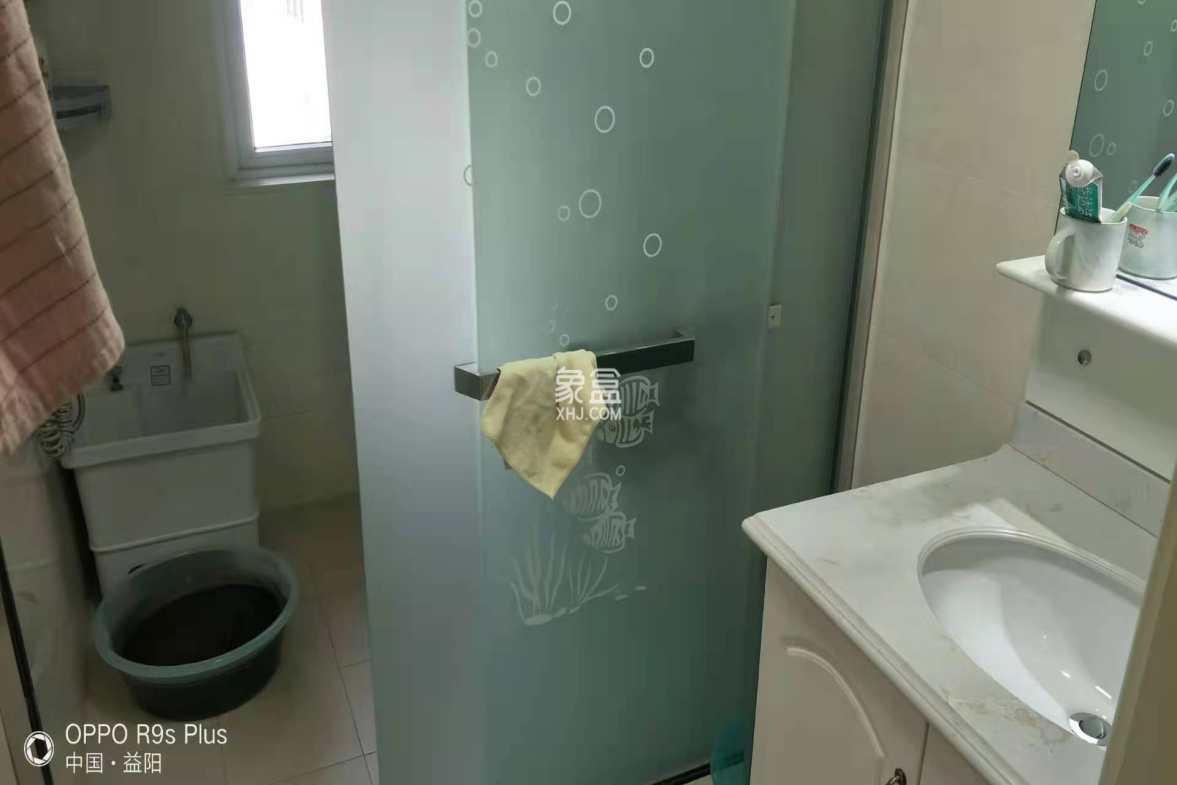 大汉资江城 3室2厅2卫 108.0万 大汉资江城 3室2厅2卫 108.0万卫生间