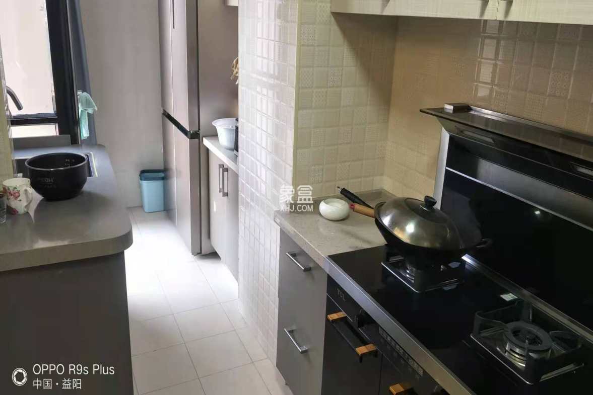 大汉资江城 3室2厅2卫 108.0万 大汉资江城 3室2厅2卫 108.0万厨房