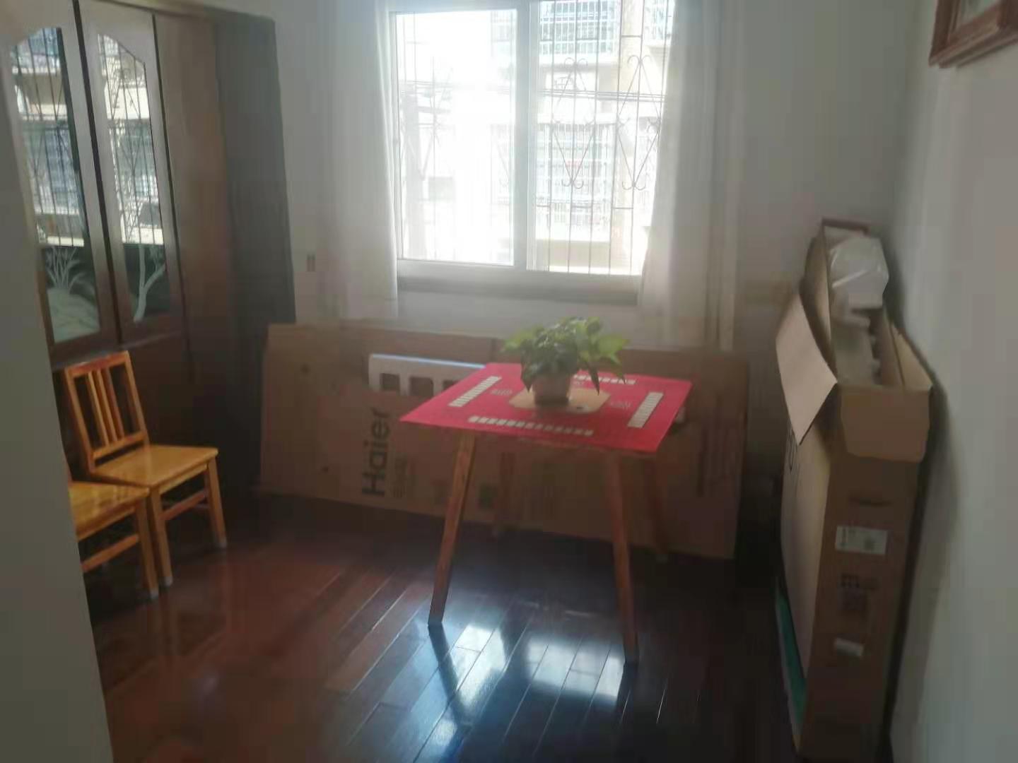 桂花园小区  4室2厅2卫    67.8万 桂花园小区  4室2厅2卫    67.8万客厅