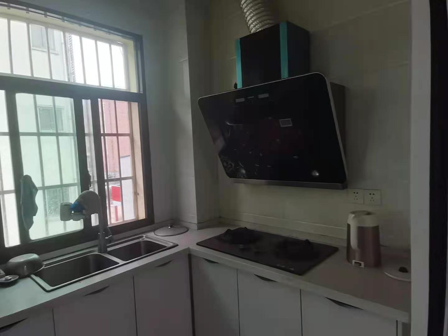 大明安置小区  3室2厅1卫    1200.0元/月 大明安置小区  3室2厅1卫    1200.0元/月室内图1