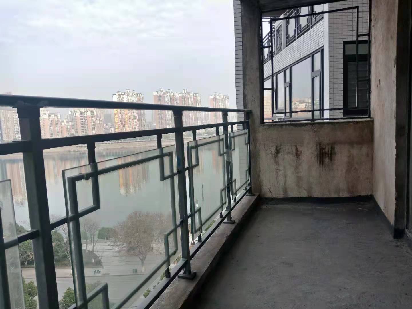 云沙诗意  4室2厅2卫   116.00万客厅