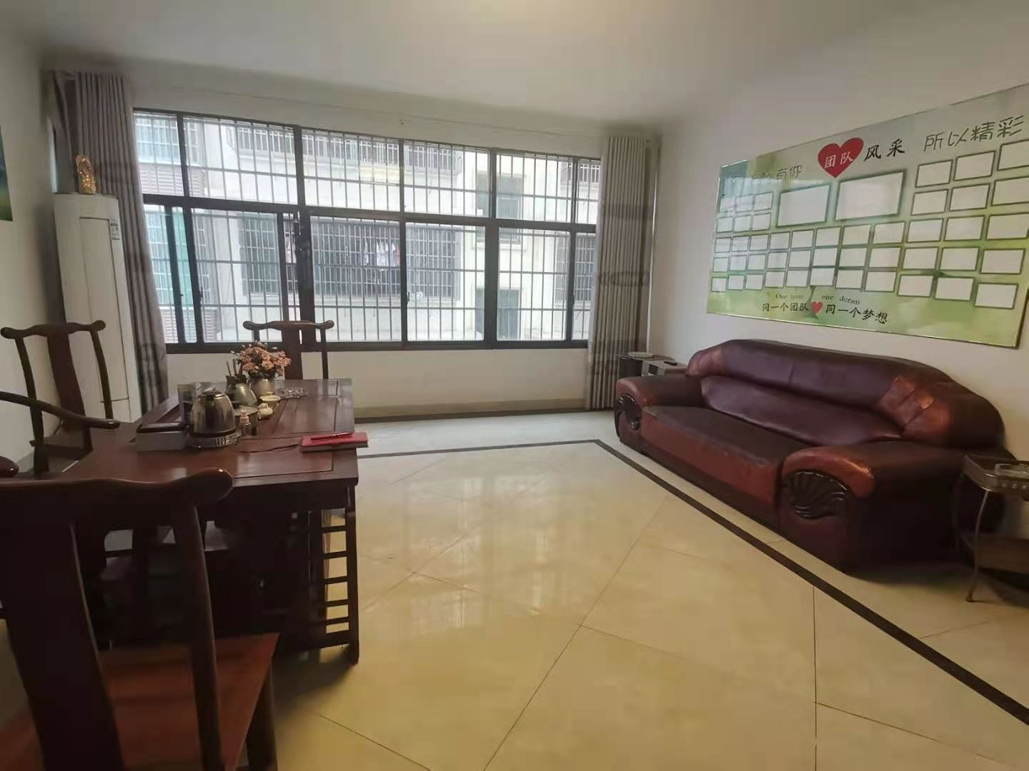 大明安置小区  3室2厅1卫    1200.0元/月 大明安置小区  3室2厅1卫    1200.0元/月室内图