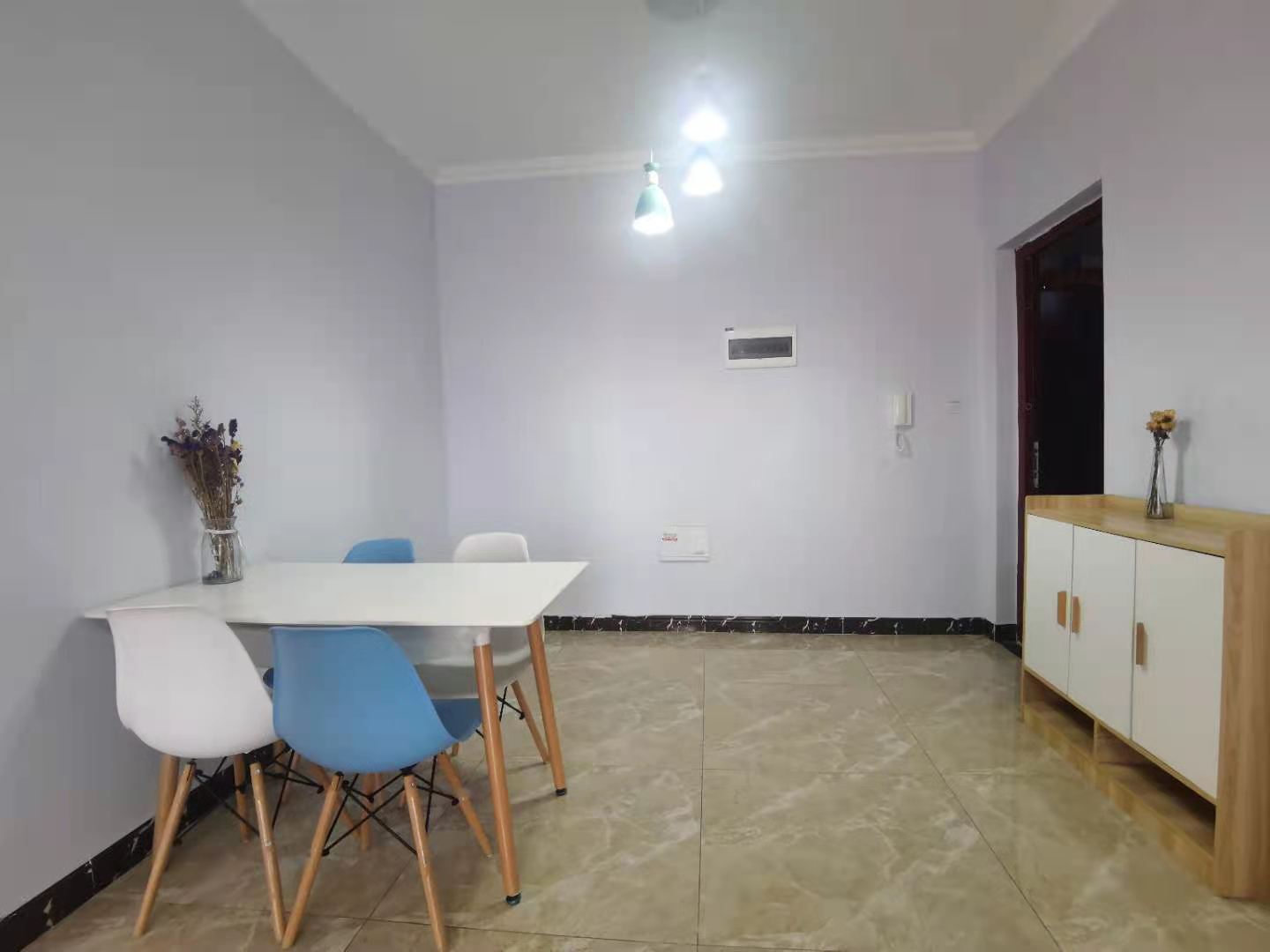 南湖尚景 2室2厅1卫 2300.0元/月 南湖尚景 2室2厅1卫 2300.0元/月室内图