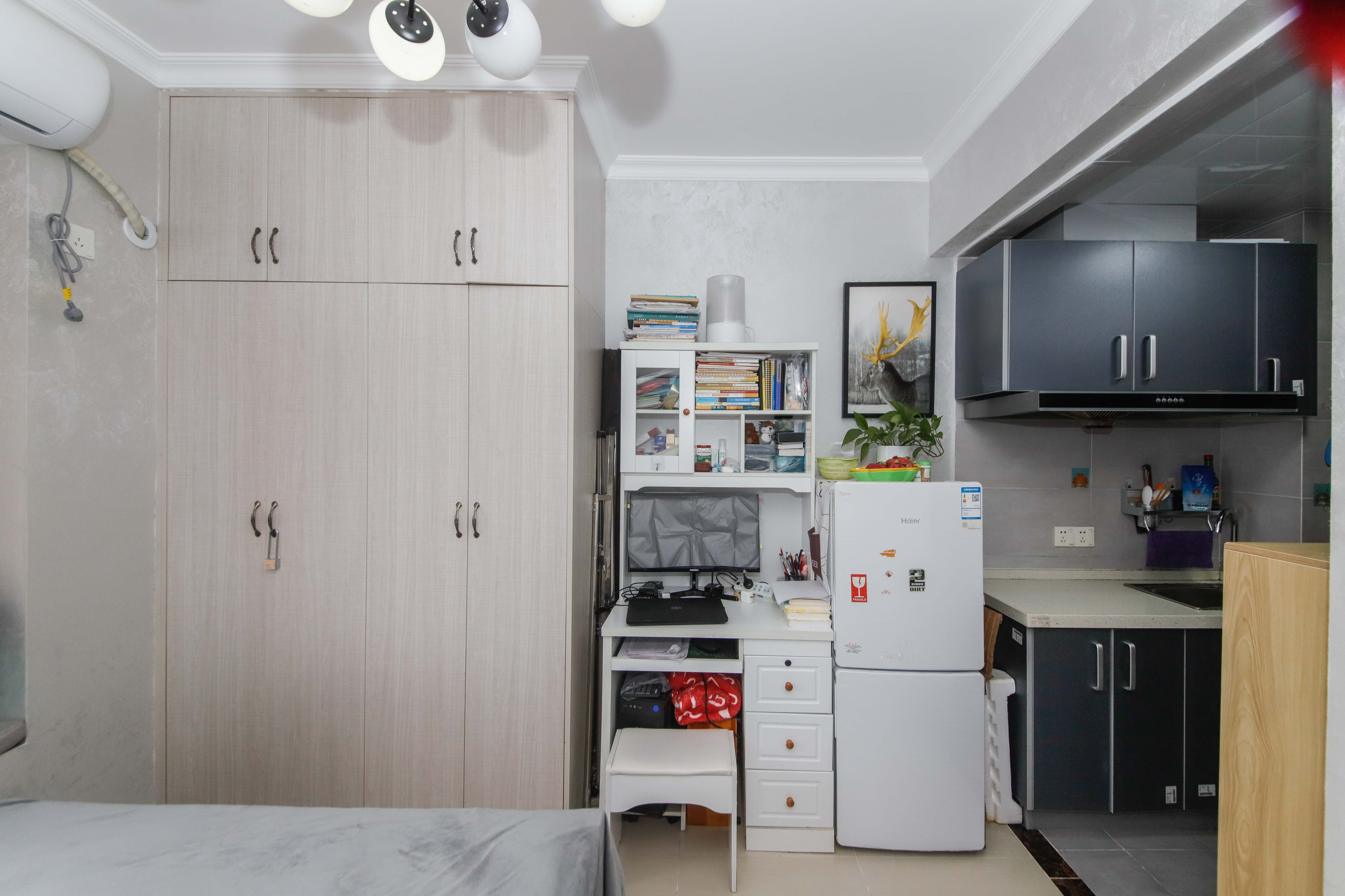 好莱城（弘德西街）  1室1厅1卫    29.8万客厅