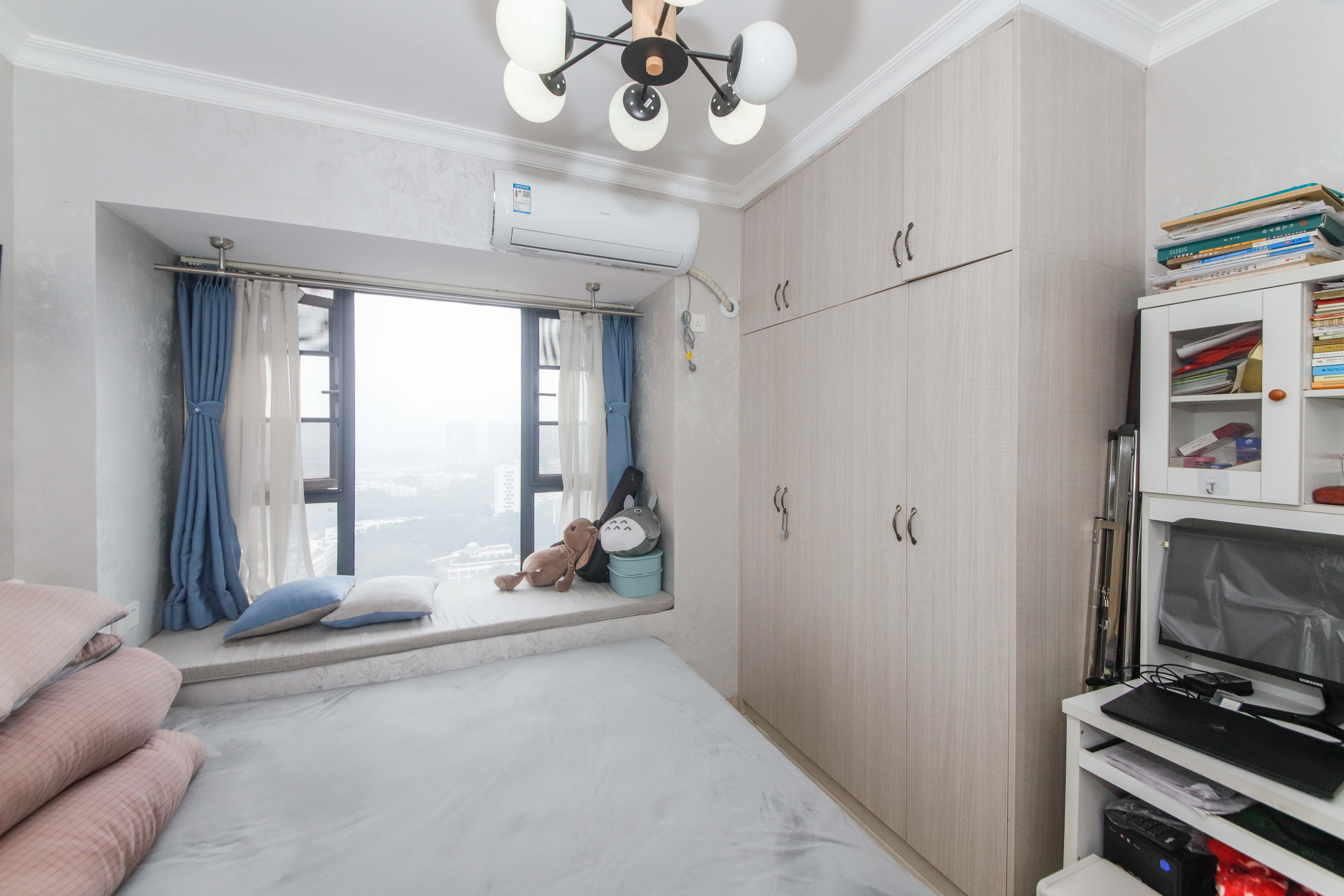 好莱城（弘德西街）  1室1厅1卫    29.8万客厅