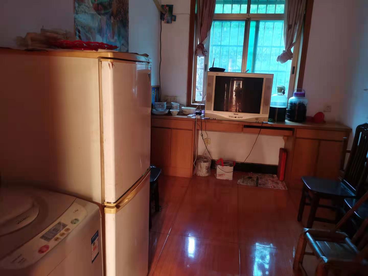 梓园社区(麻纺厂宿舍)  2室1厅1卫   600.00元/月室内图