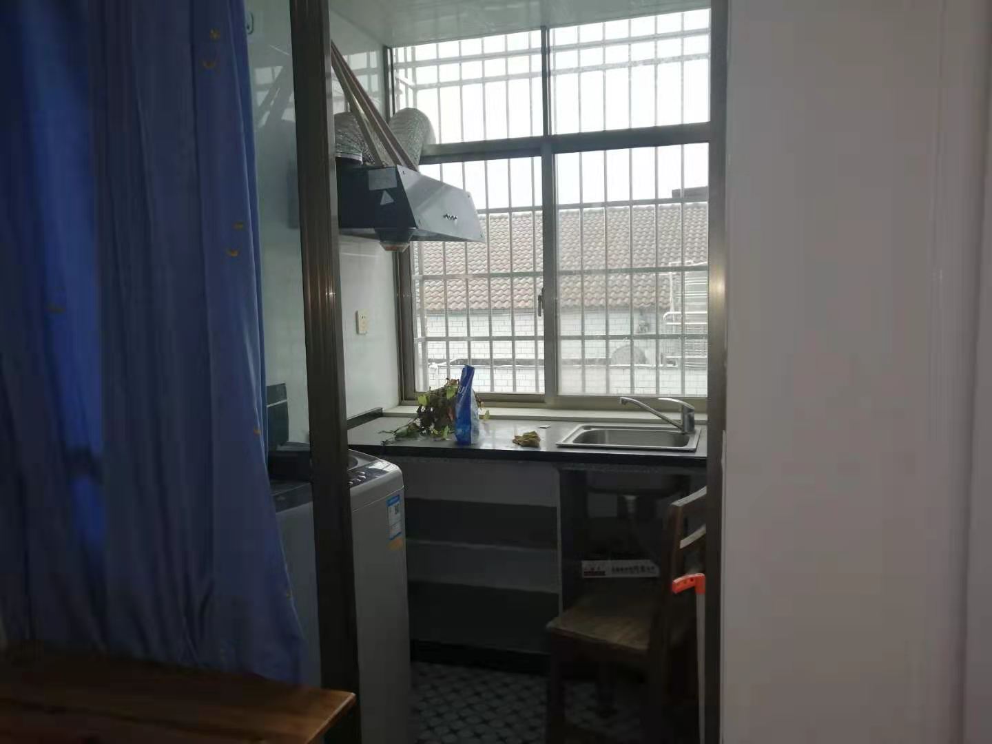 羊舞岭小区  1室1厅1卫    450.0元/月 羊舞岭小区  1室1厅1卫    450.0元/月室内图