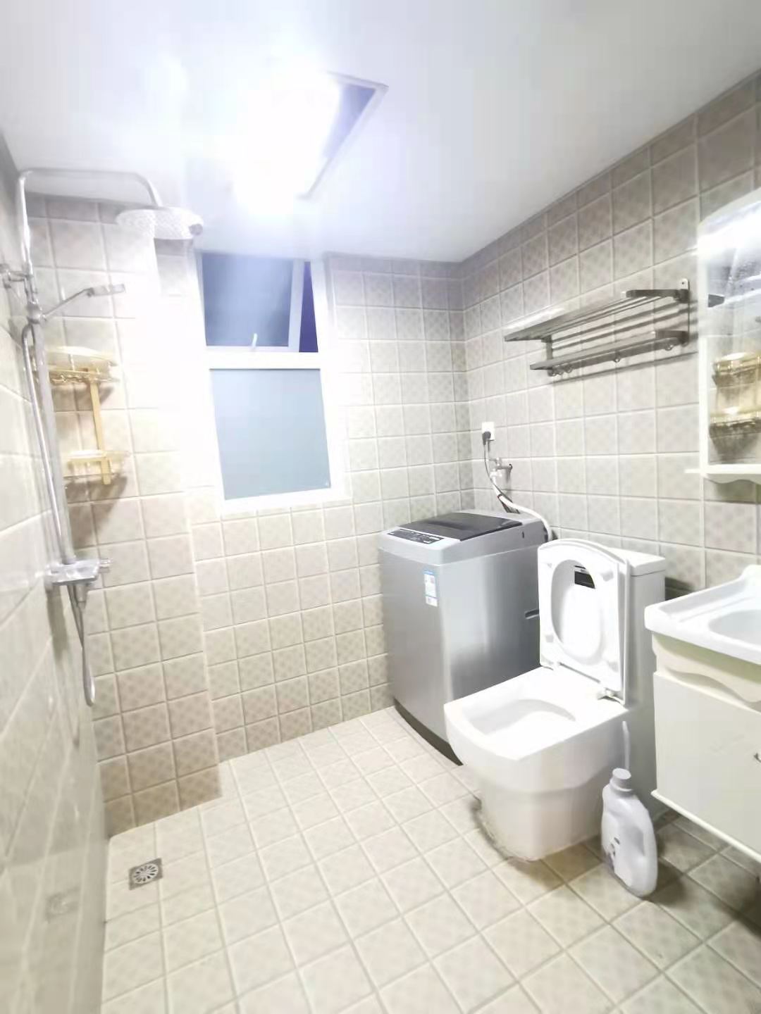 南湖春天  2室1厅1卫    2000.0元/月