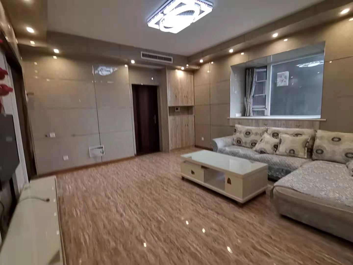 南湖春天  2室1厅1卫    2000.0元/月室内图