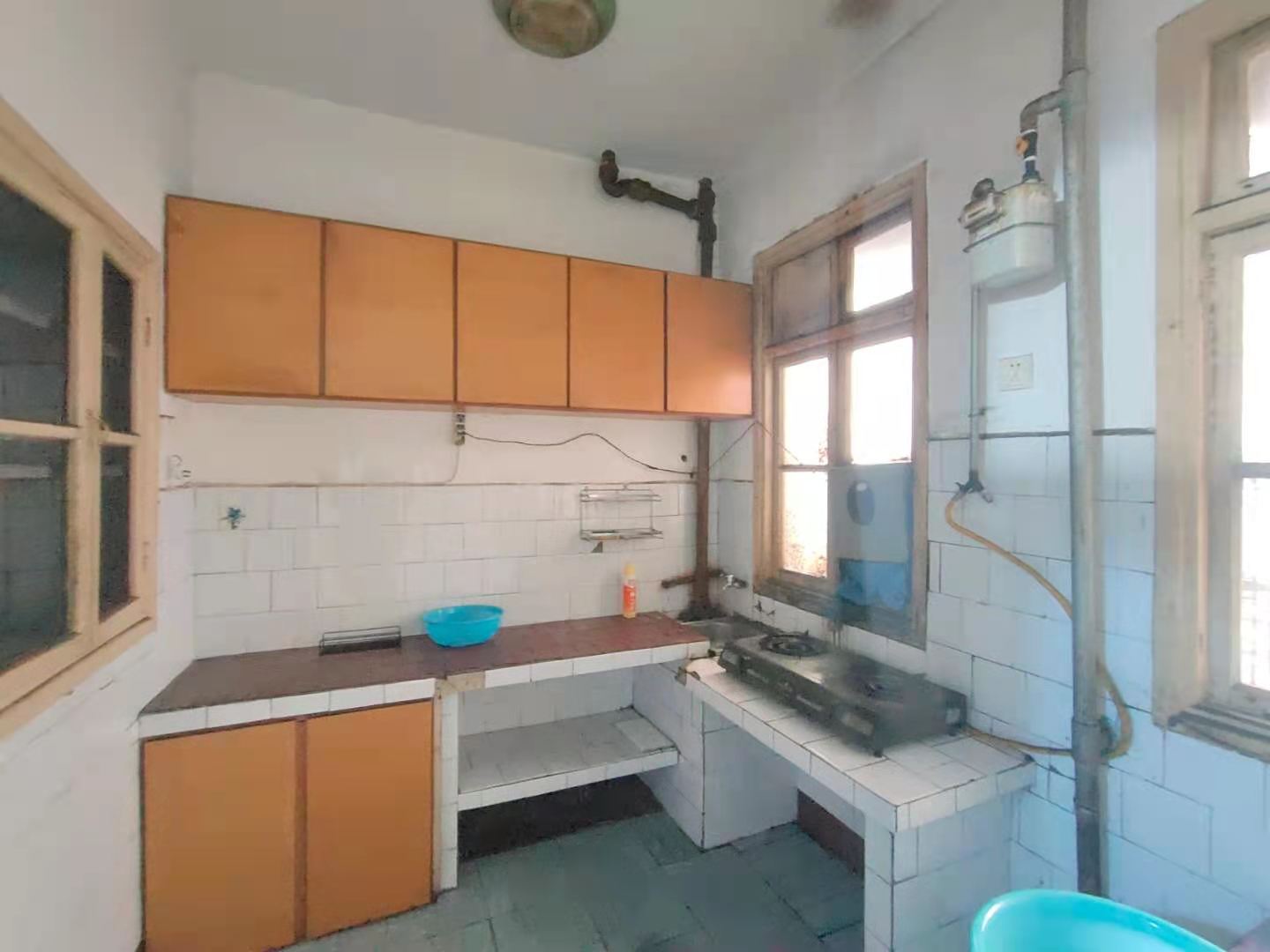 日杂公司宿舍  2室1厅1卫    1000.0元/月 日杂公司宿舍  2室1厅1卫    1000.0元/月室内图