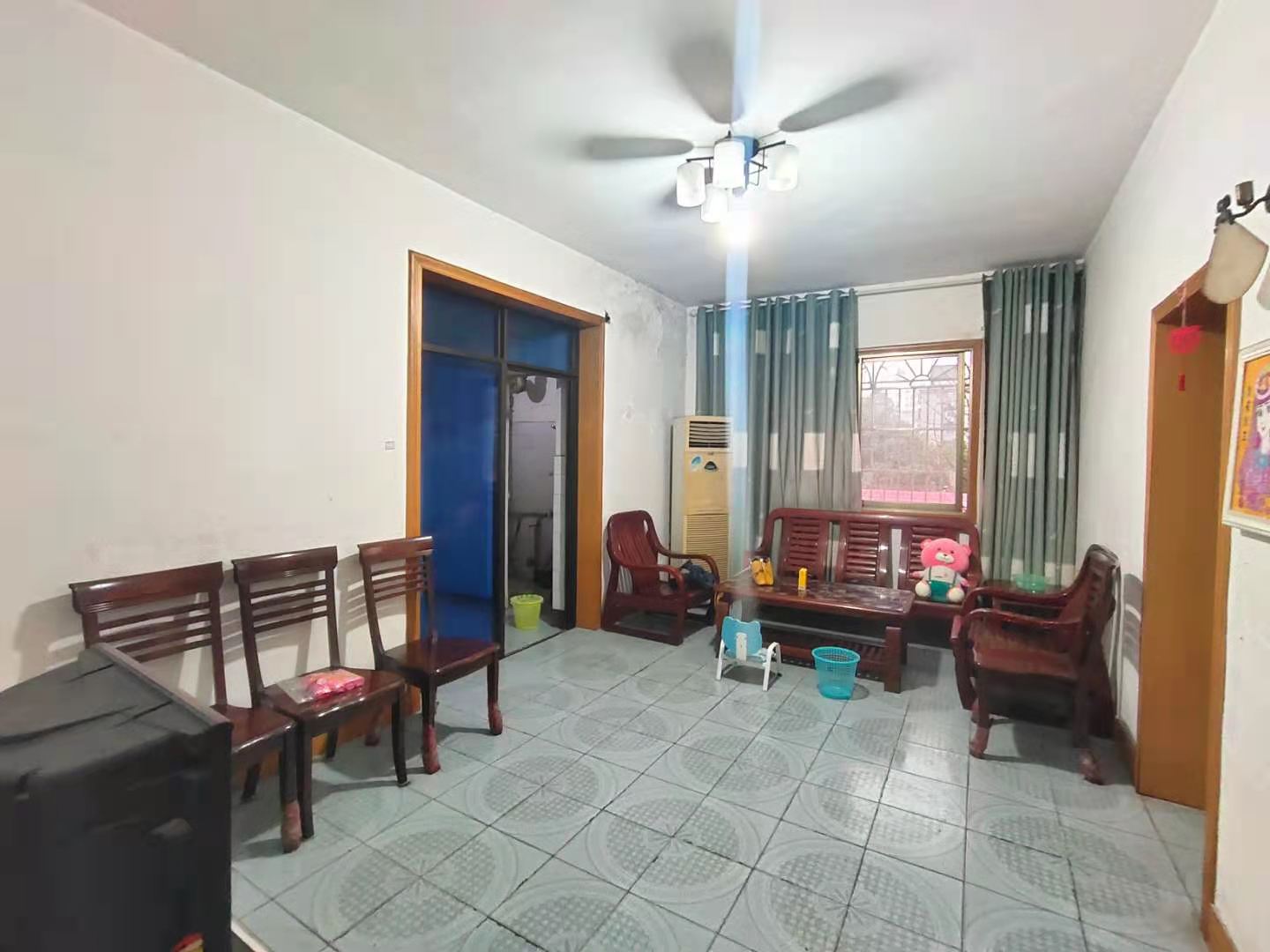 日杂公司宿舍  2室1厅1卫    1000.0元/月 日杂公司宿舍  2室1厅1卫    1000.0元/月户型图