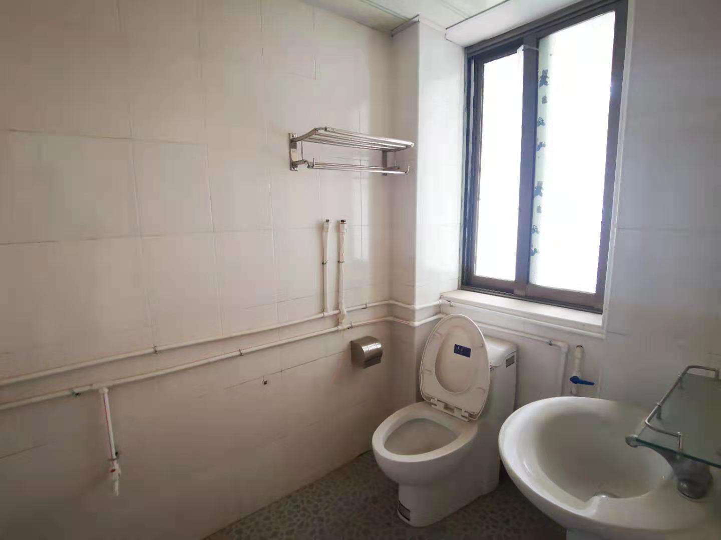 柏丽广场  1室0厅1卫   12.00万客厅