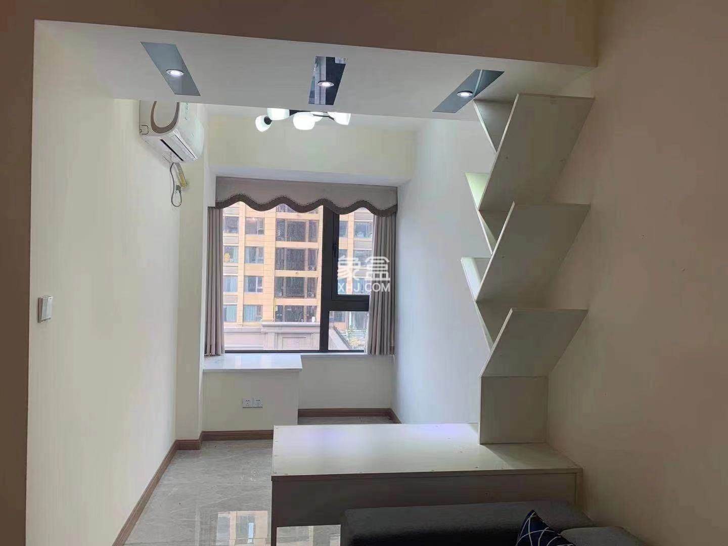 东成樽品首尔  1室2厅1卫    2000.0元/月