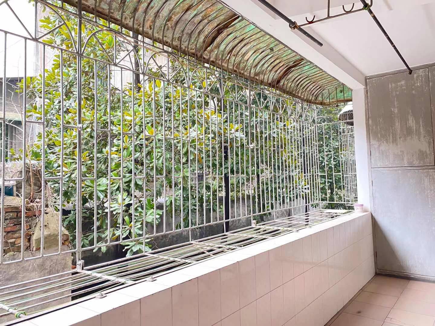 资阳区汽车路办事处三圣殿社区 4室2厅2卫 59.8万 资阳区汽车路办事处三圣殿社区 4室2厅2卫 59.8万阳台