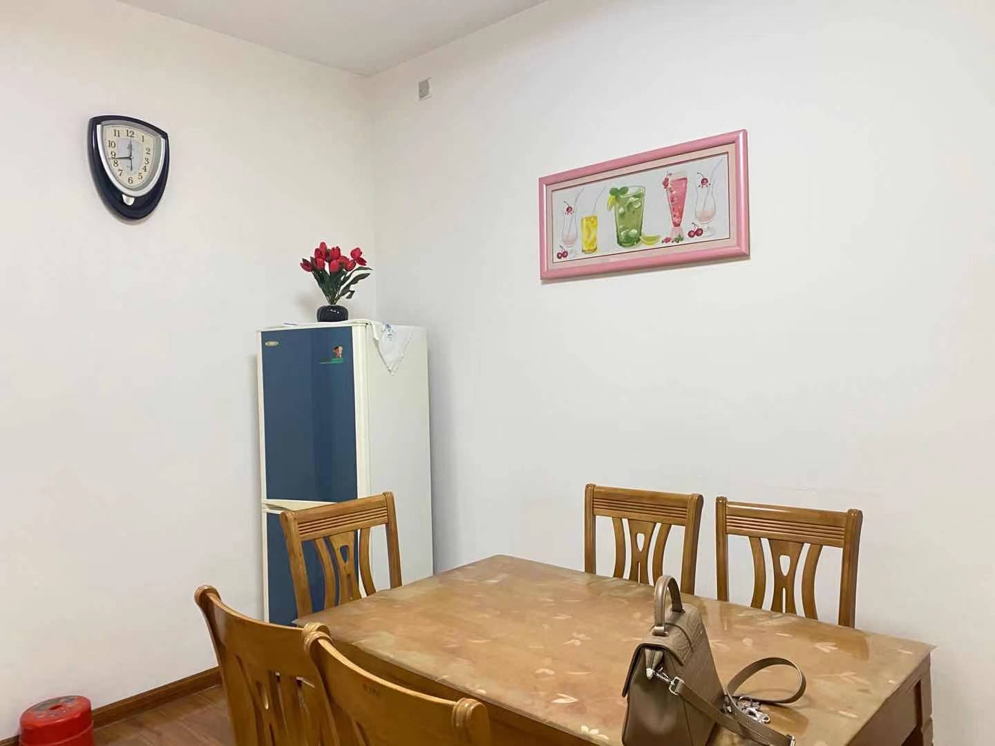 资阳区汽车路办事处三圣殿社区 4室2厅2卫 59.8万 资阳区汽车路办事处三圣殿社区 4室2厅2卫 59.8万客厅