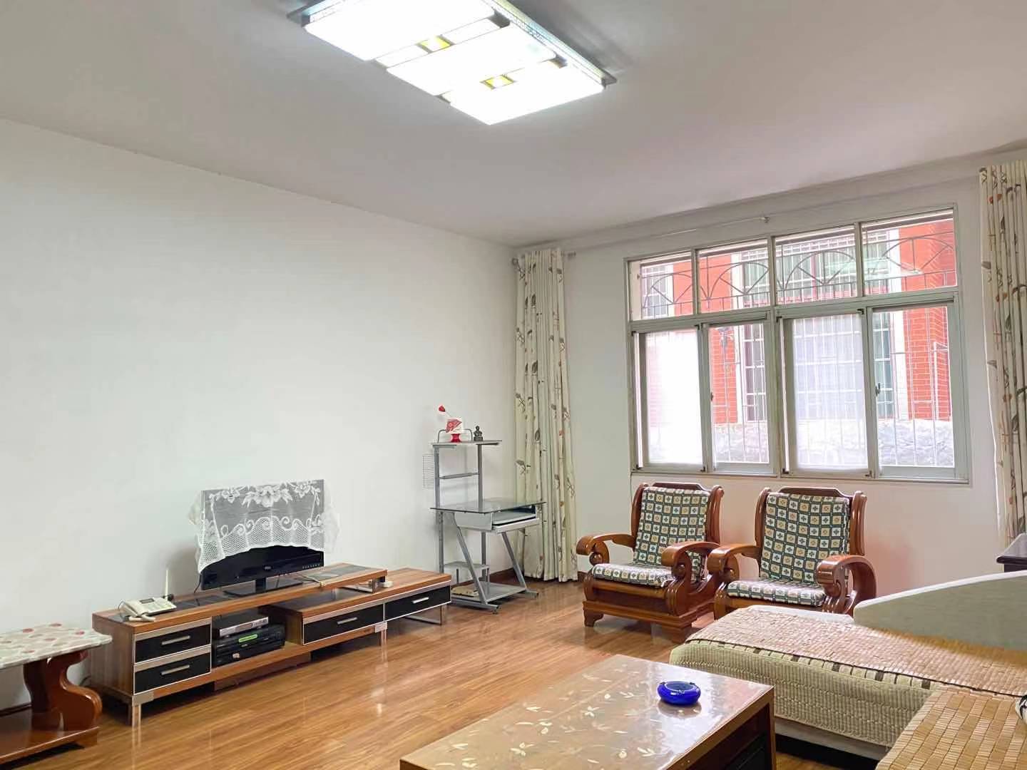 资阳区汽车路办事处三圣殿社区 4室2厅2卫 59.8万 资阳区汽车路办事处三圣殿社区 4室2厅2卫 59.8万客厅