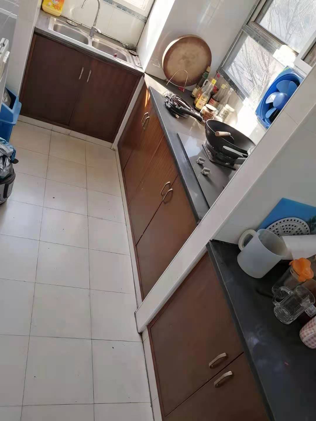 中南无线电厂 3室1厅1卫 1200.0元/月 中南无线电厂 3室1厅1卫 1200.0元/月室内图