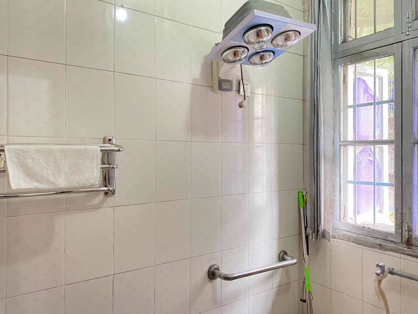 资阳区汽车路办事处三圣殿社区 4室2厅2卫 59.8万 资阳区汽车路办事处三圣殿社区 4室2厅2卫 59.8万卫生间