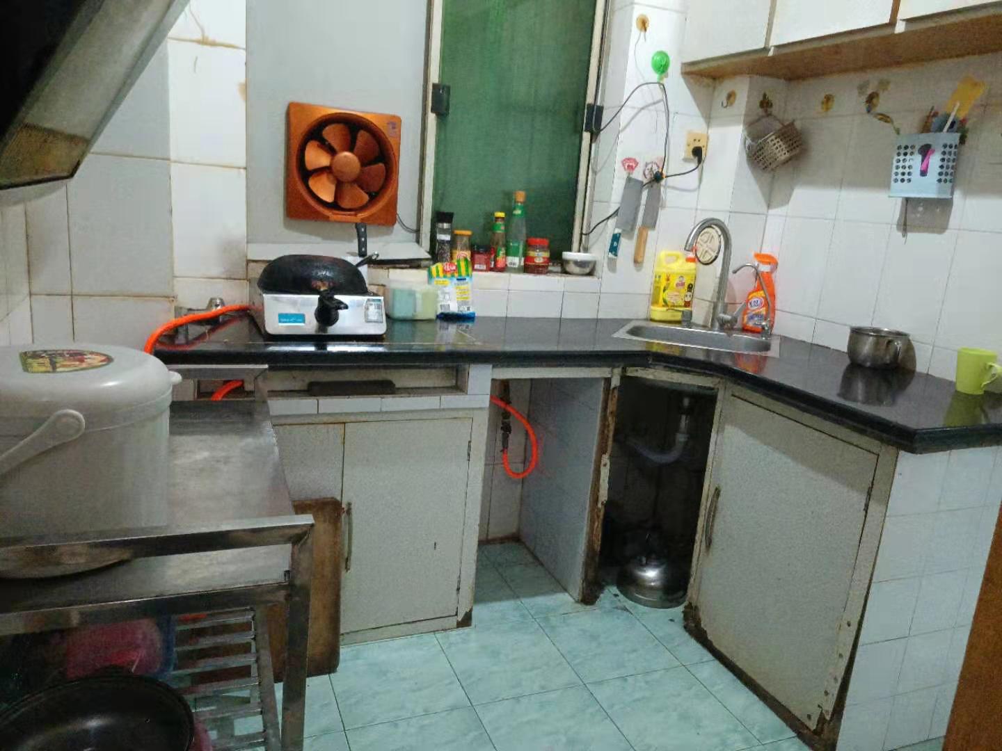 泰苑小区  3室2厅1卫    1300.0元/月 泰苑小区  3室2厅1卫    1300.0元/月室内图