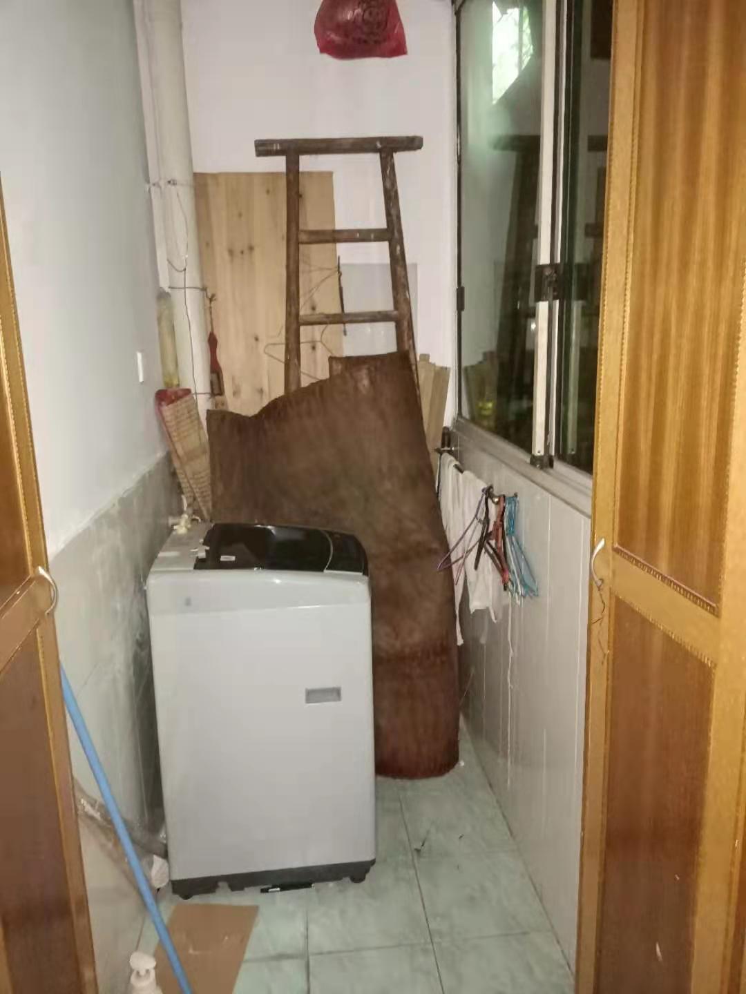 泰苑小区  3室2厅1卫    1300.0元/月 泰苑小区  3室2厅1卫    1300.0元/月室内图