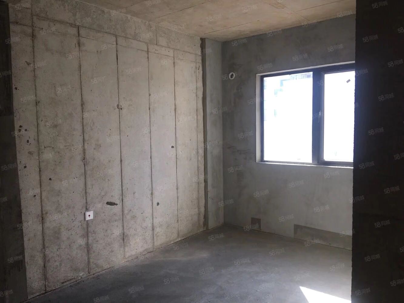 保利中央公馆 4室2厅2卫 90.0万 保利中央公馆 4室2厅2卫 90.0万卫生间