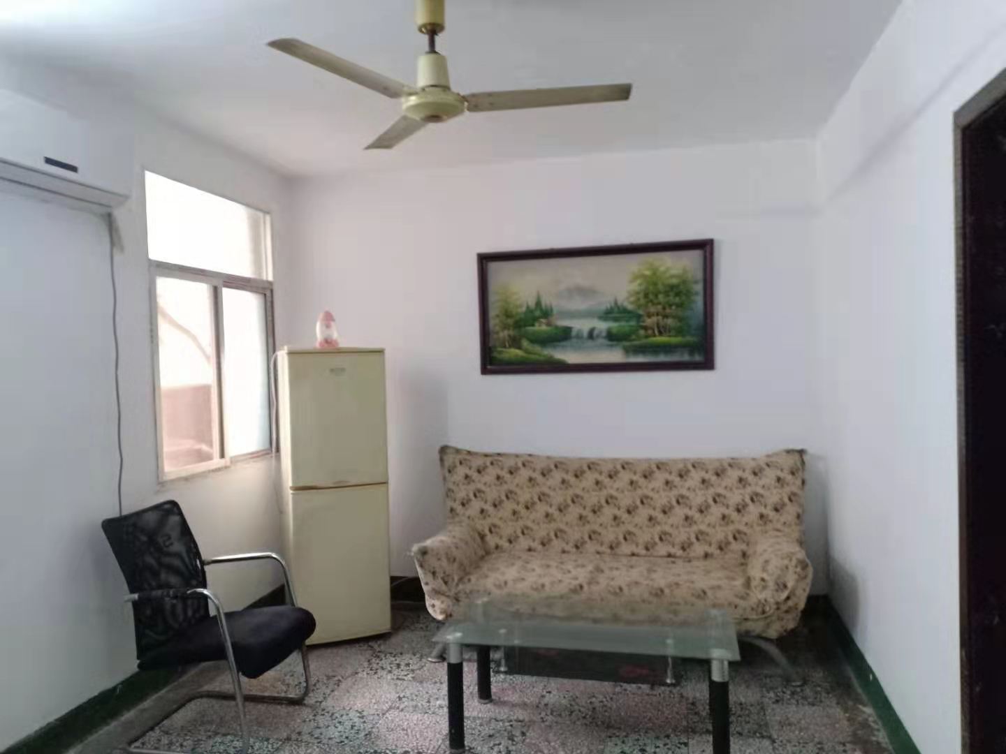 何家坳 2室2厅1卫 1100.0元/月 何家坳 2室2厅1卫 1100.0元/月室内图