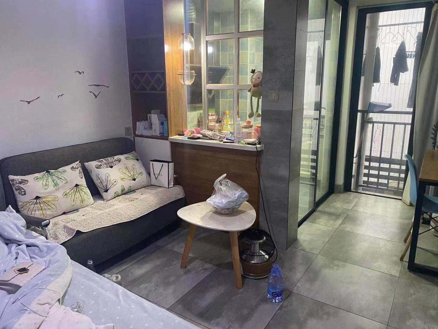 中建御山和苑 1室1厅1卫 29.0万 中建御山和苑 1室1厅1卫 29.0万客厅