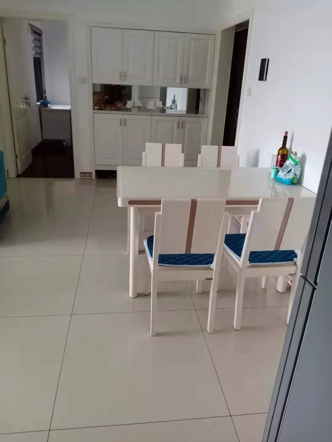 桃花缘 3室2厅2卫 2400.0元/月 桃花缘 3室2厅2卫 2400.0元/月室内图