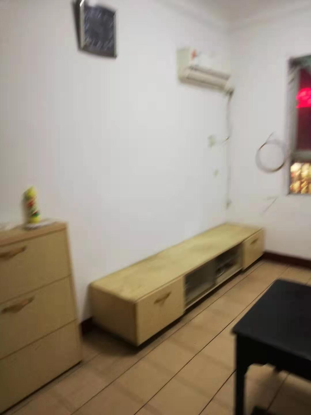 操坪社区 2室1厅1卫 1000.0元/月 操坪社区 2室1厅1卫 1000.0元/月室内图