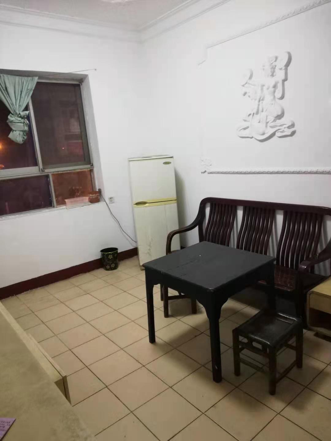 操坪社区 2室1厅1卫 1000.0元/月 操坪社区 2室1厅1卫 1000.0元/月室内图