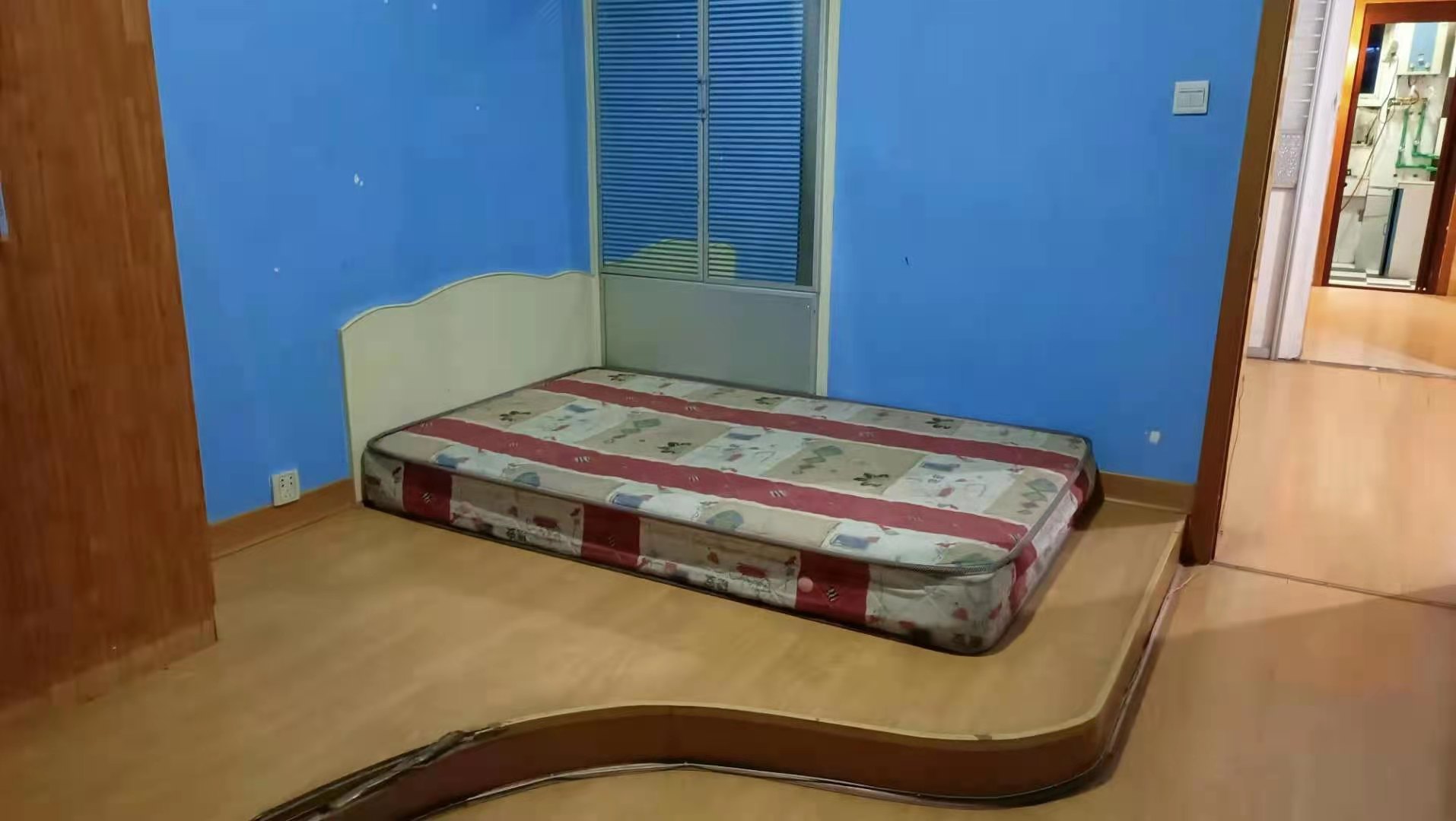 线路局红旗中路33号 2室2厅1卫 1050.0元/月 线路局红旗中路33号 2室2厅1卫 1050.0元/月室内图