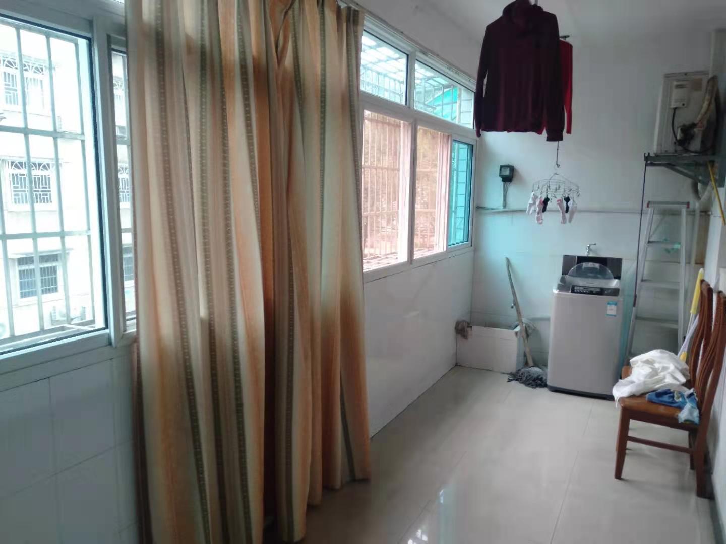 碧翠园石油住宅小区  3室2厅2卫    63.0万阳台