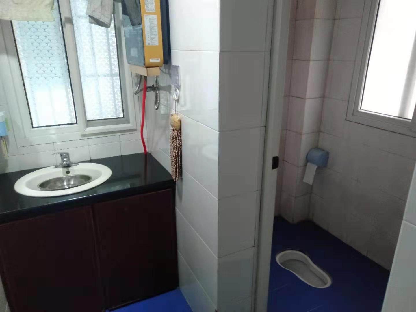 碧翠园石油住宅小区  3室2厅2卫    63.0万卫生间