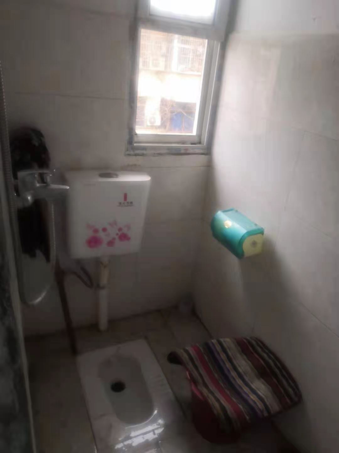 新华一村 1室1厅1卫 800.00元/月 新华一村 1室1厅1卫 800.00元/月室内图