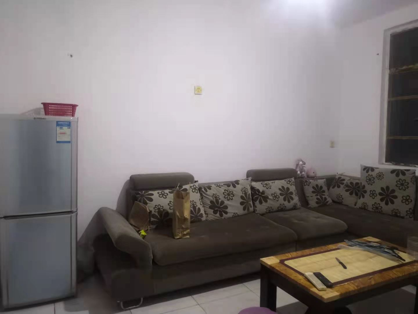 新华一村 1室1厅1卫 800.00元/月 新华一村 1室1厅1卫 800.00元/月室内图