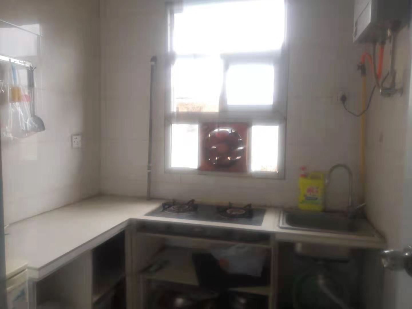 新华一村 1室1厅1卫 800.00元/月 新华一村 1室1厅1卫 800.00元/月室内图