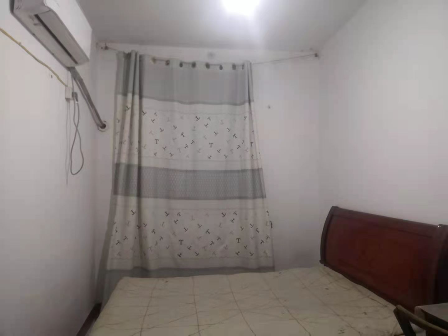 新华一村 1室1厅1卫 800.00元/月 新华一村 1室1厅1卫 800.00元/月室内图