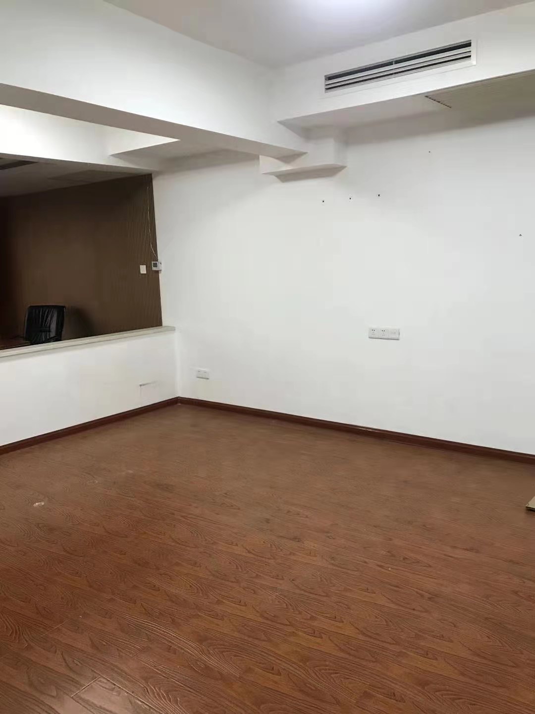建鑫二期  4室1厅1卫   4680.00元/月室内图