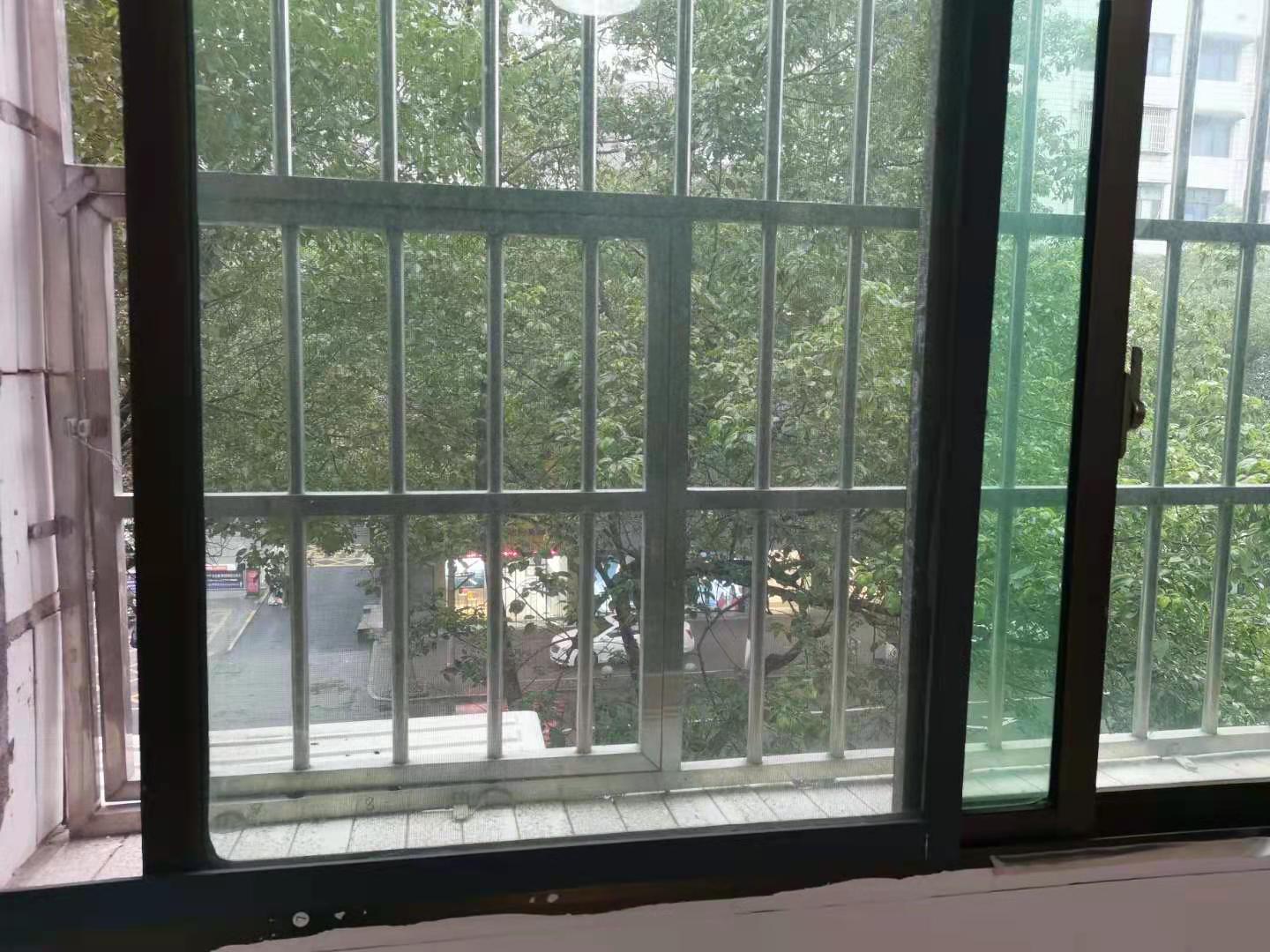 赫山庙步行街步步高超市住宅楼  1室1厅1卫    700.0元/月 赫山庙步行街步步高超市住宅楼  1室1厅1卫    700.0元/月室内图