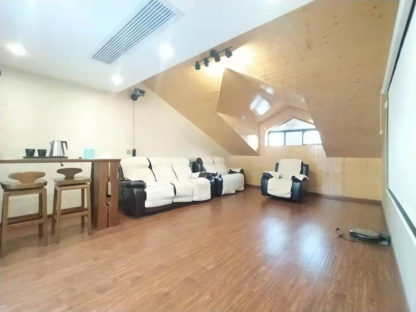 耀江花园东湖居 5室2厅2卫 3800.0元/月 耀江花园东湖居 5室2厅2卫 3800.0元/月室内图