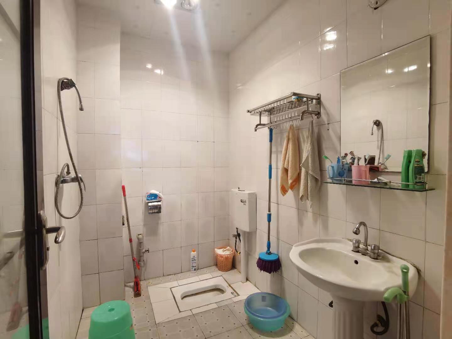 南湖锦苑 1室1厅1卫 1600.0元/月 南湖锦苑 1室1厅1卫 1600.0元/月室内图