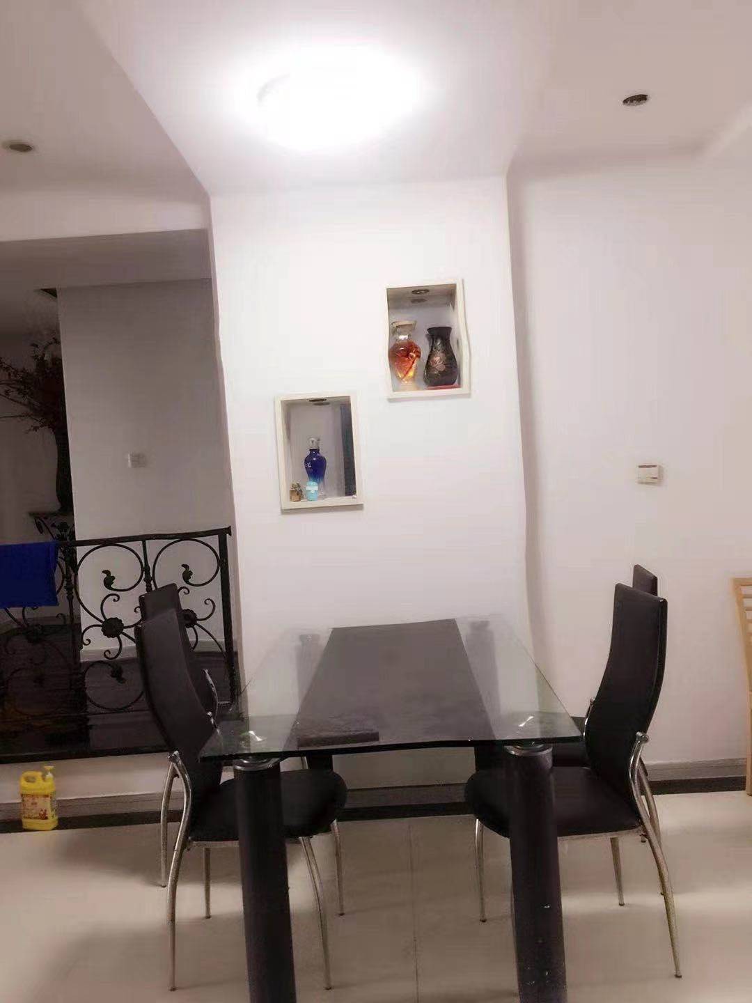 华茂商厦 3室2厅1卫 2800.0元/月 华茂商厦 3室2厅1卫 2800.0元/月室内图