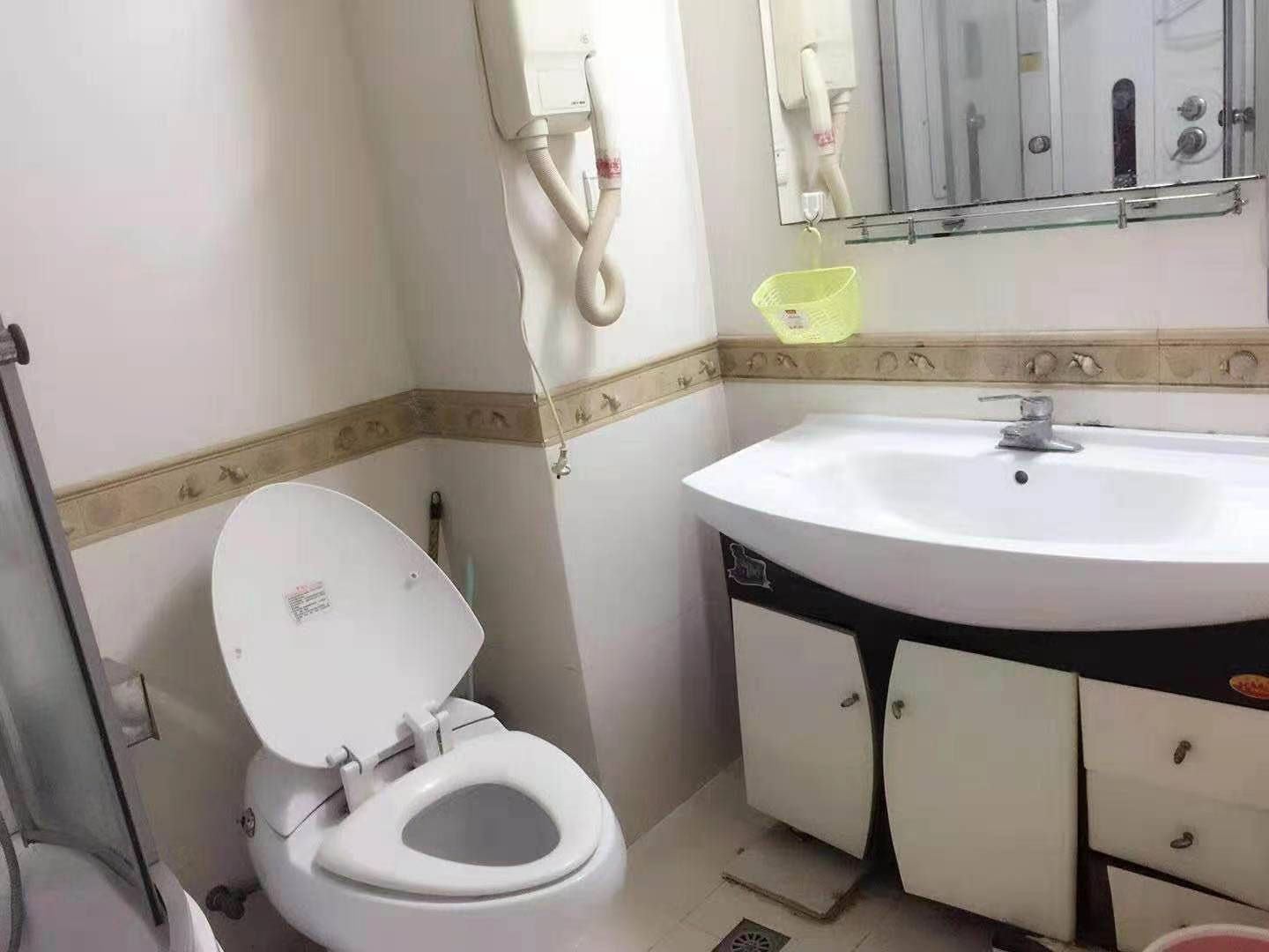 华茂商厦 3室2厅1卫 2800.0元/月 华茂商厦 3室2厅1卫 2800.0元/月室内图