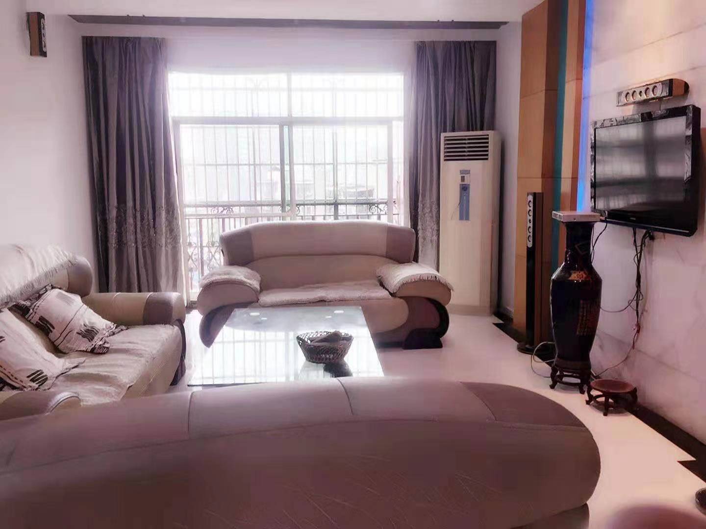 华茂商厦 3室2厅1卫 2800.0元/月 华茂商厦 3室2厅1卫 2800.0元/月室内图