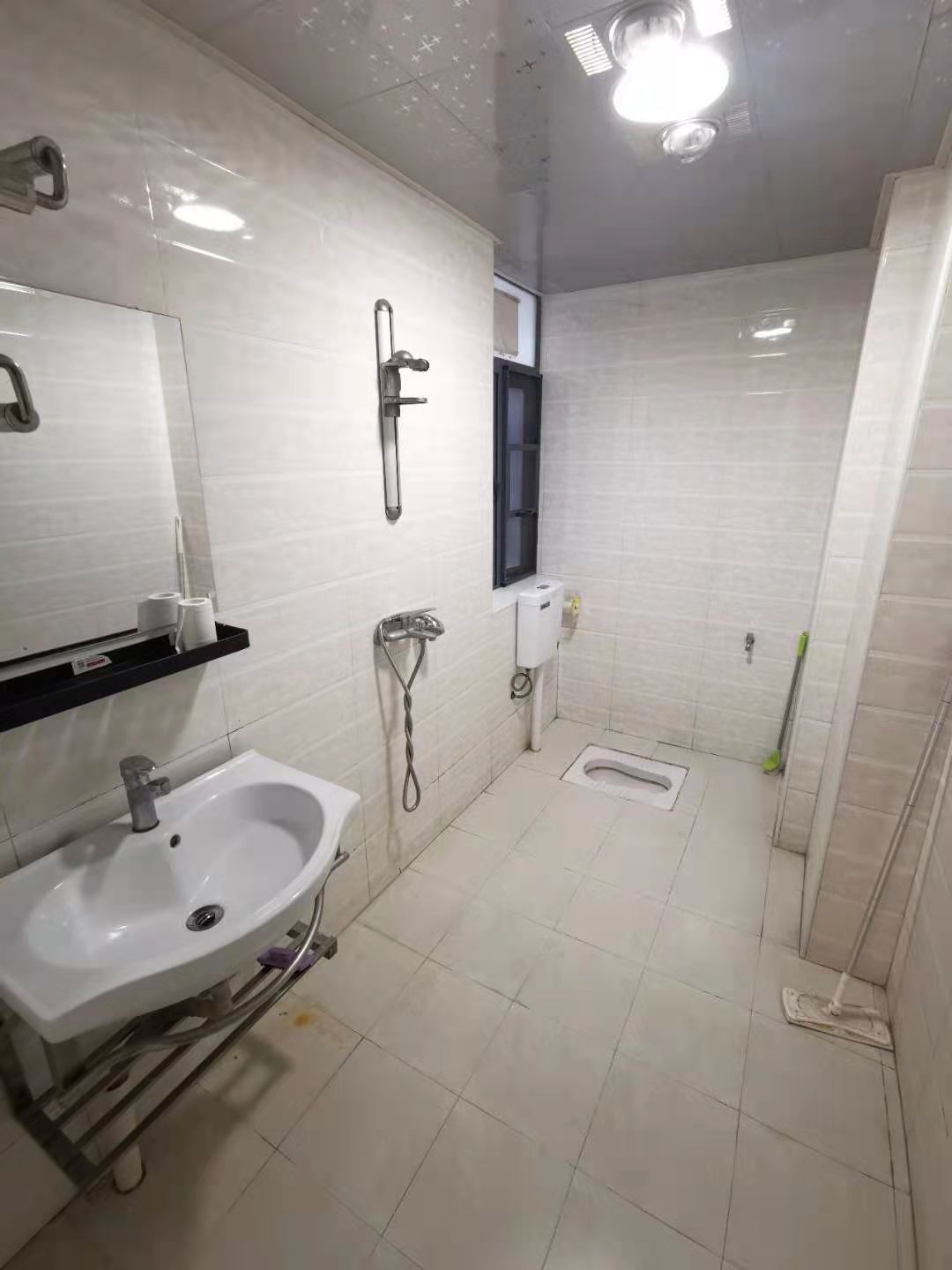 愉景湾东域  3室2厅1卫   1800.00元/月室内图